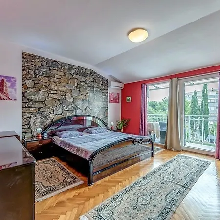 Mustapic Hotel 3*